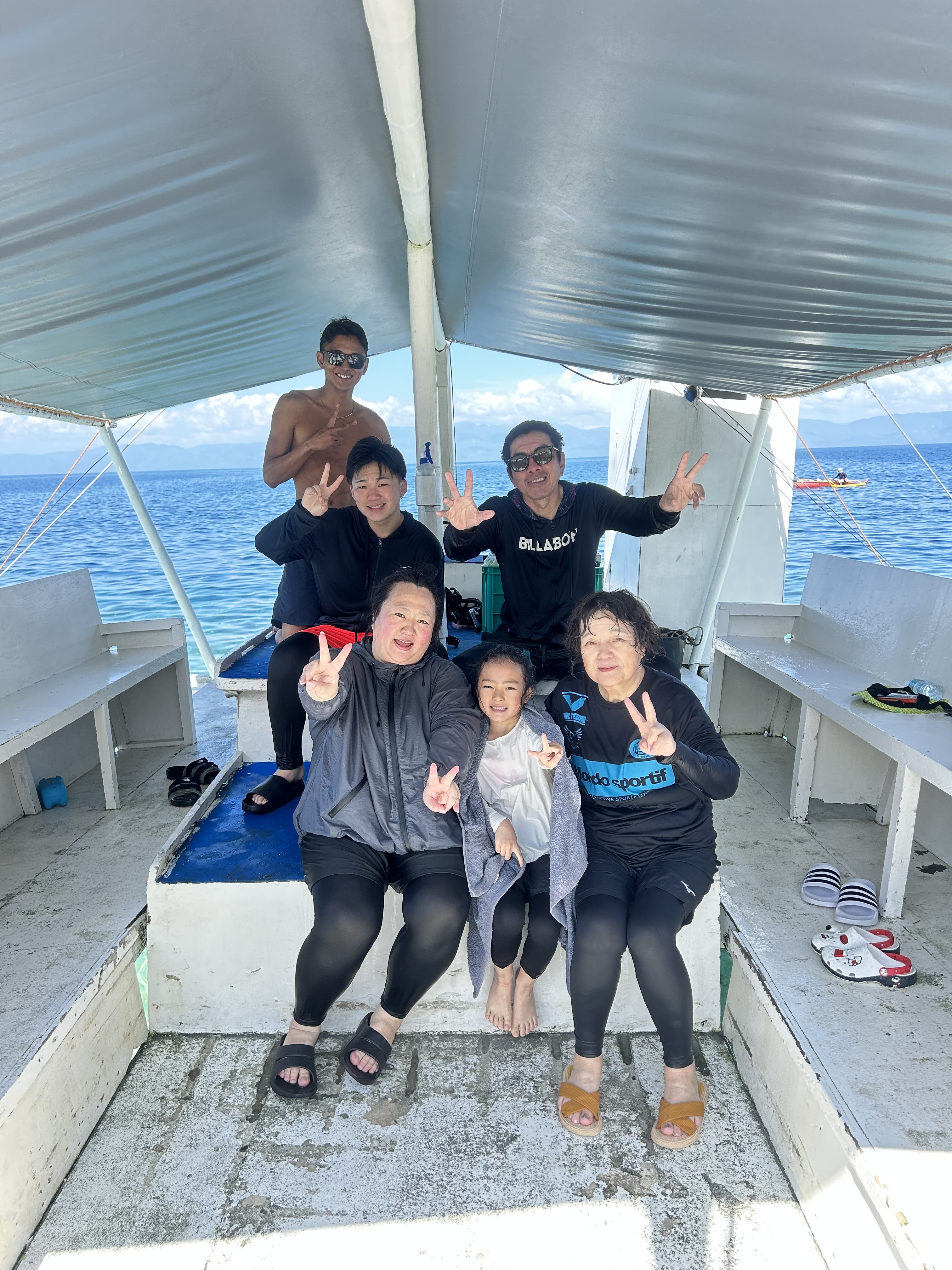 イワシを食べるカメ